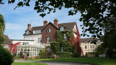 Pianist for Manor House Hotel Guildford | Simon Grand